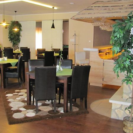 Pszczółki Hotel Gregor מראה חיצוני תמונה