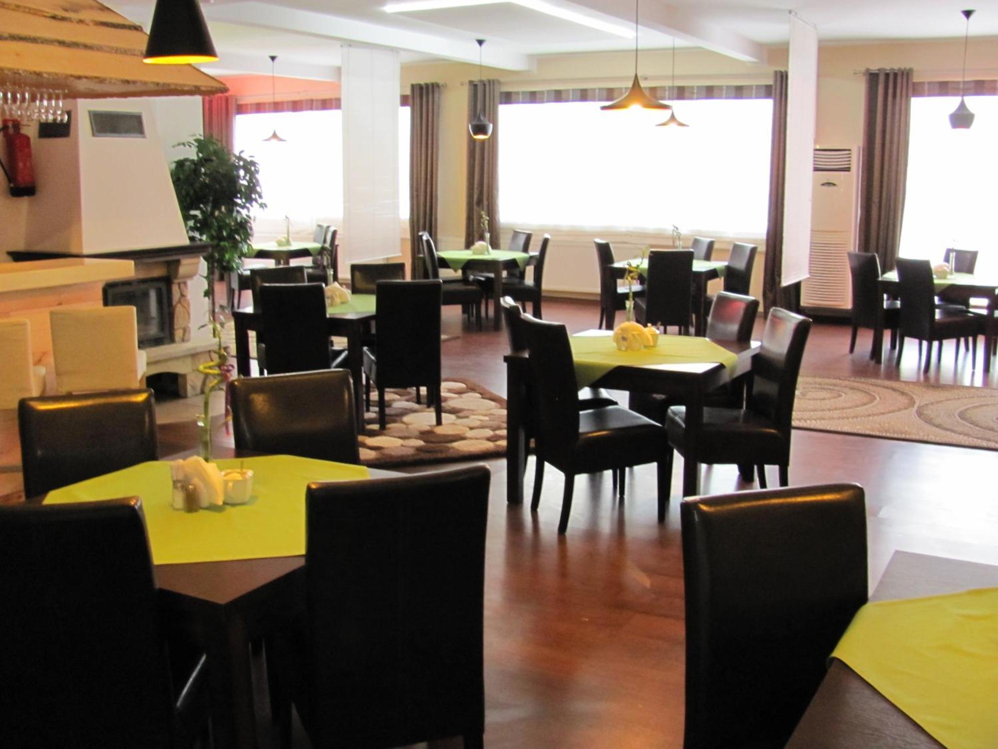 Pszczółki Hotel Gregor מראה חיצוני תמונה